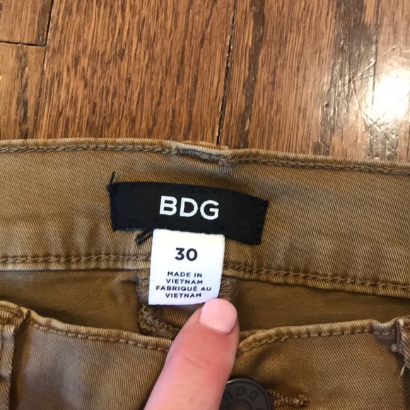 Tan pants - Picture 2 of 5